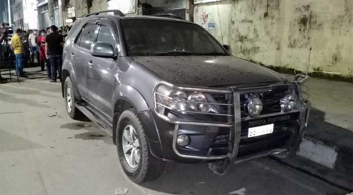 গাড়ির ভেতর পড়েছিল চালকের অর্ধগলিত লাশ
