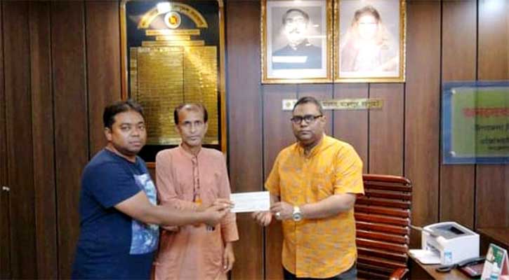 শিক্ষককে রেস্টুরেন্টে কাজ করতে দেননি প্রাক্তন ছাত্ররা
