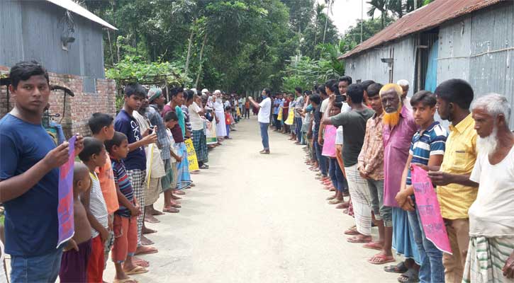 নাগেশ্বরীতে সড়ক সংস্কারের দাবিতে মানববন্ধন