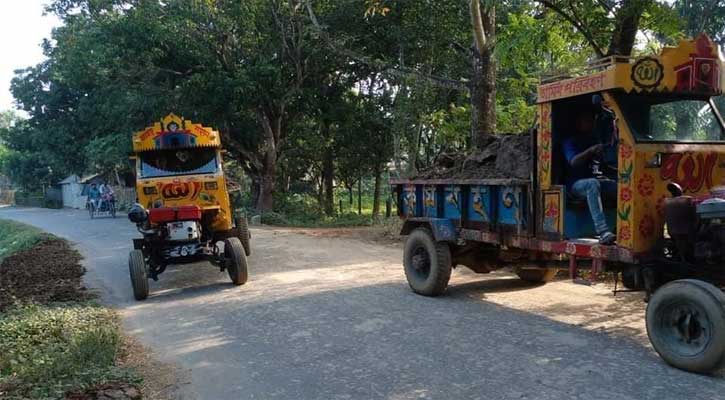 ট্রলিচাপায় দাদির মৃত্যু, আহত দুই নাতনি