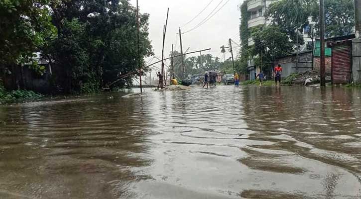 টানা বর্ষণে পানিবন্দি রংপুর নগরী