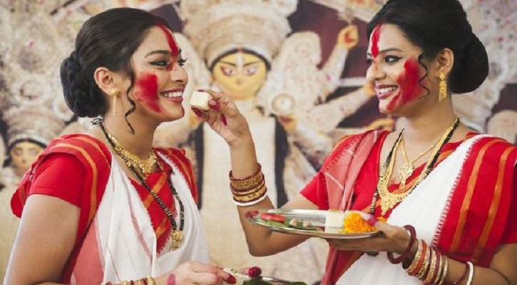 রাঙা সিঁদুরে বিজয়ার সাজ
