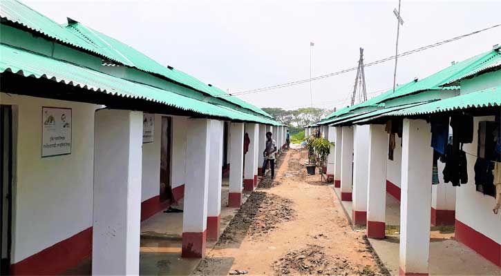 সিরাজদিখানে অর্ধশত পরিবারের স্বপ্ন পূরণ