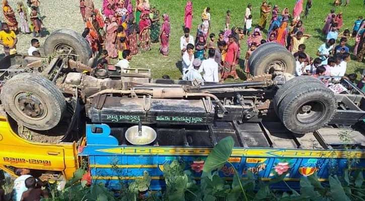 ধানের ট্রাক উল্টে নিহত ২