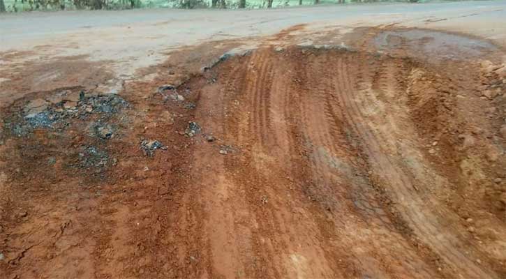 ইটভাটার ড্রামট্রাকে নষ্ট হচ্ছে গ্রামীণ সড়ক