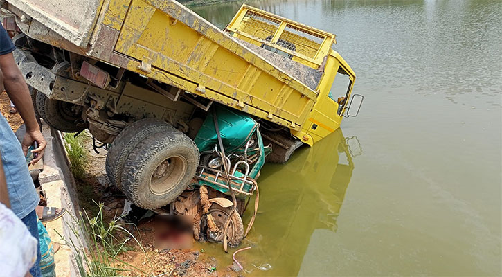 ট্রাকচাপায় অটোরিকশার ৩ যাত্রী নিহত