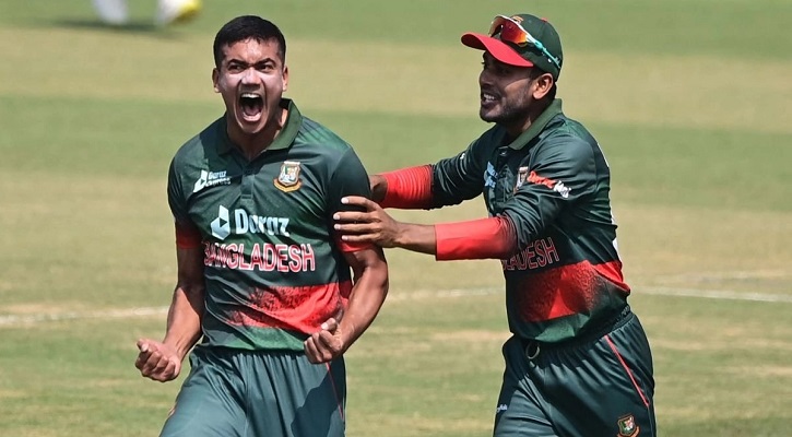 রহমত-নাজিবুল্লাহকে বিদায় করে ম্যাচে ফিরল বাংলাদেশ