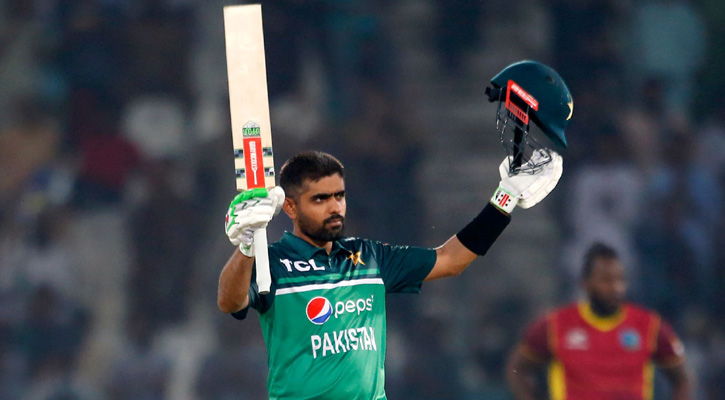 আমলা-ভিভদের পেছনে ফেলে শীর্ষে বাবর