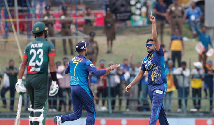 ব্যাটিং বিপর্যয়ে বাংলাদেশ