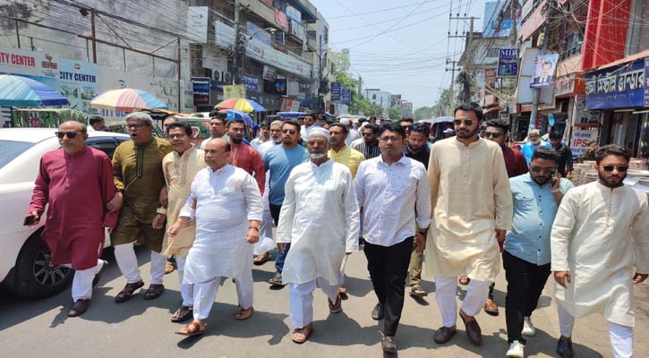 রাষ্ট্রপতির শপথে পাবনায় আনন্দ মিছিল ও মিষ্টি বিতরণ