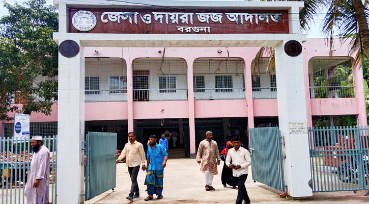 আদালত চত্বর থেকে অস্ত্র ও মড়িচের গুড়াসহ কিশোর আটক
