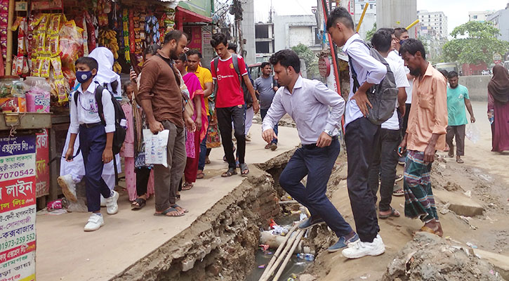 রাস্তা খোঁড়াখুঁড়িতে নাজেহাল নগরবাসী