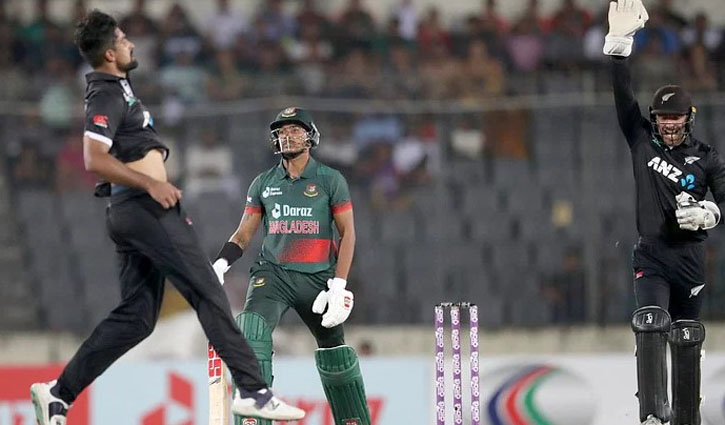 সোধির আগুনে বোলিং, বিপর্যয়ে বাংলাদেশ