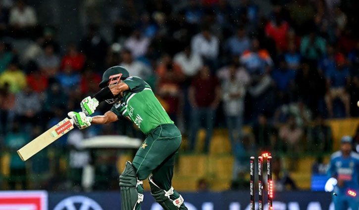 ভারতের বিপক্ষে ব্যাটিং বিপর্যয়ে পাকিস্তান