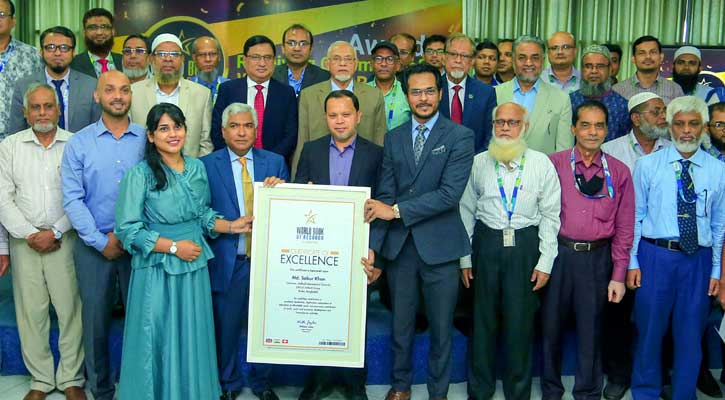 ‘ওয়ার্ল্ড বুক অফ রেকর্ডস’ পুরস্কার গ্রহণ করলেন সবুর খান