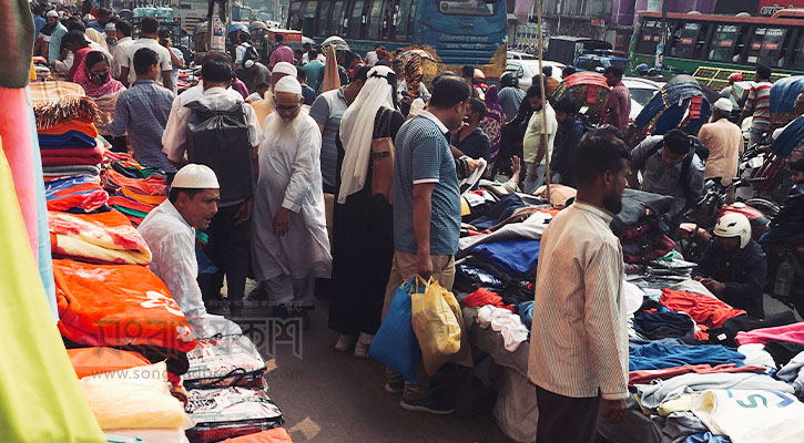 ফুটপাত যখন স্বল্প আয়ের মানুষের ভরসা