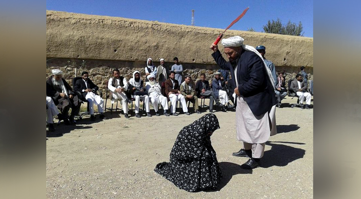 আফগানিস্তানে জনসমক্ষে নারীসহ ১২ জনকে বেত্রাঘাত
