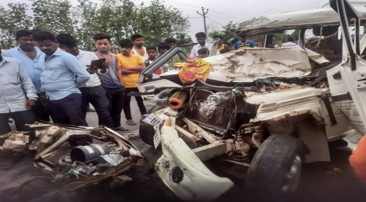 গুয়াহাটিতে সড়ক দুর্ঘটনায় ৭ প্রকৌশল শিক্ষার্থীর মৃত্যু