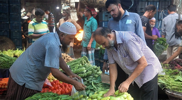 বেড়েছে সবজির দাম, মুরগিতে স্বস্তি