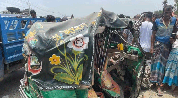 কাভার্ডভ্যান চাপায় শিশুসহ নিহত ৪