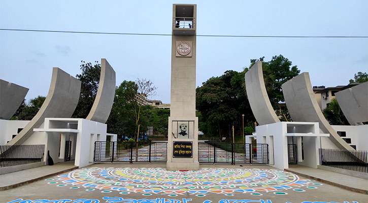 ‘ম্যাডাম’ না ডাকায় সার্টিফিকেট আটকে রাখার হুমকি কুবি কর্মকর্তার