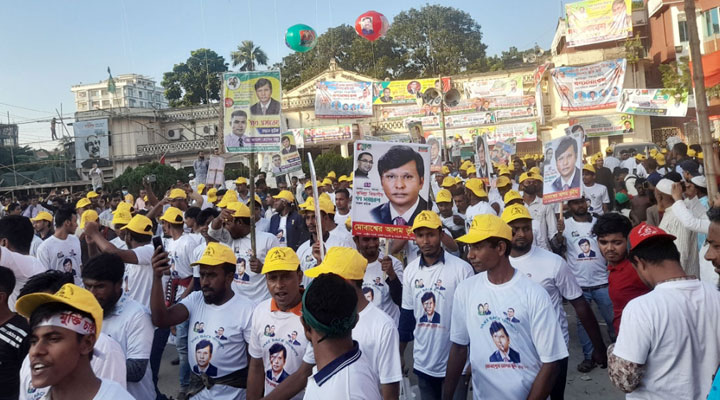 কুমিল্লা টাউন হল মাঠে বিএনপি নেতাকর্মীদের ঢল