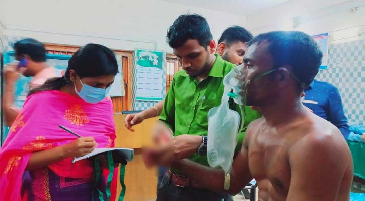 পুলিশসহ ৩ জনকে কুপিয়ে জখম করল মাদক ব্যবসায়ী