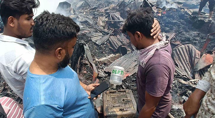 আগুনে পোড়েনি সিন্দুকের প্রায় ৪ লাখ টাকা, ধারণা হাবিবের