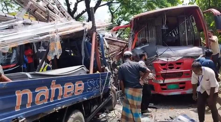 বাস-পিকআপ সংঘর্ষে নিহত ১, আহত ৫