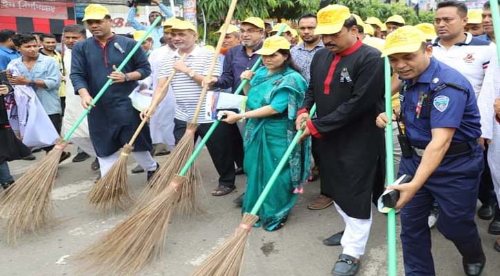 ফেনীতে ডেঙ্গু প্রতিরোধে পরিচ্ছন্নতা অভিযান