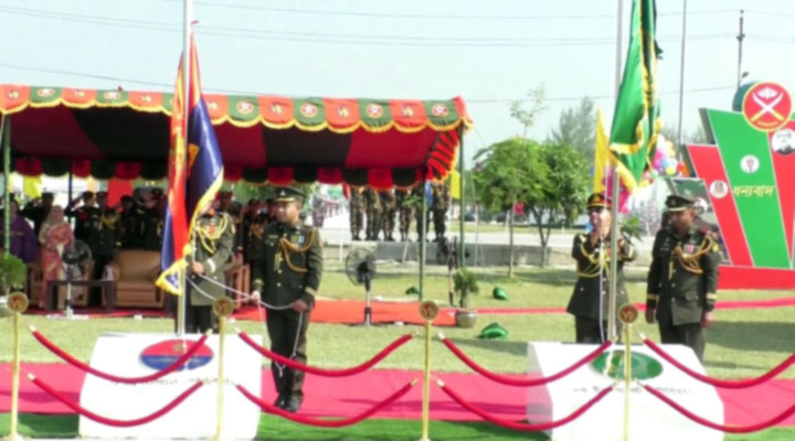 শেখ হাসিনা সেনানিবাসে পতাকা উত্তোলন অনুষ্ঠিত