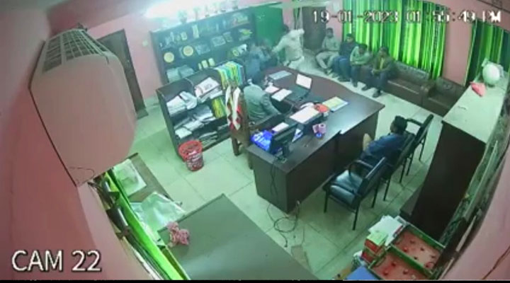 শিক্ষককে চড়-থাপ্পড় আ.লীগ নেতার, ভিডিও ভাইরাল