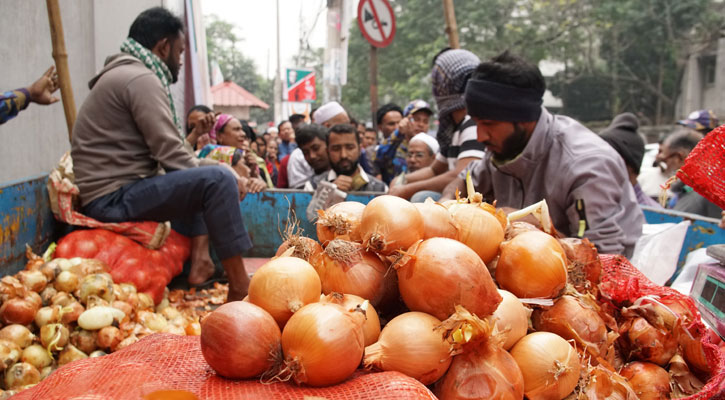 সোমবার থেকে ৩৫ টাকায় পেঁয়াজ বিক্রি করবে টিসিবি