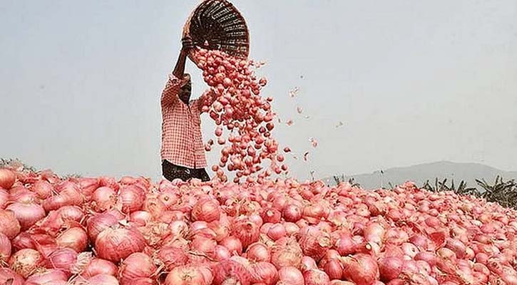 আমদানির হুঁশিয়ারিতেও কমছে না পেঁয়াজের দাম