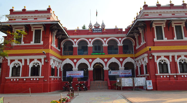 ফেসবুকে হা-হা রিয়েক্ট দেওয়ায় সহপাঠীকে ছুরিকাঘাত