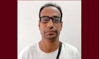 ছাত্রী নিয়ে প্রধান শিক্ষক উধাও