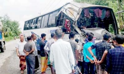 বাস-অটোরিকশা সংঘর্ষে দুইজন নিহত