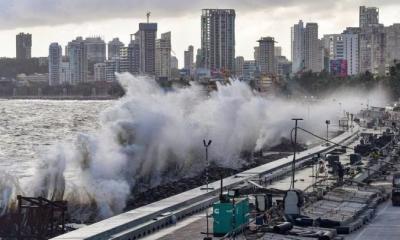 গুজরাট ও করাচীতে সর্বোচ্চ সর্তকতা, হাজার হাজার মানুষ আশ্রয়কেন্দ্রে