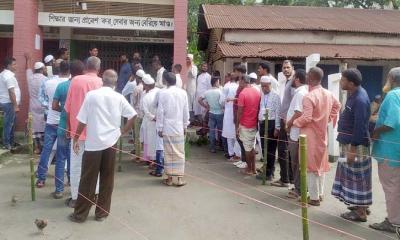 শুরু থেকেই সুন্দর পরিবেশে ভোটাররা ভোট দিচ্ছেন : রিটার্নিং কর্মকর্তা