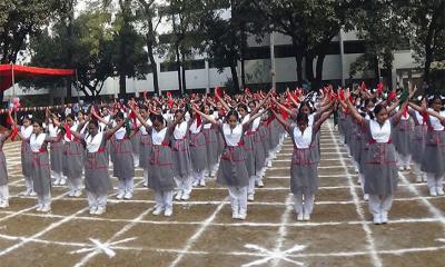 হলিক্রসে প্রথম, ষষ্ঠ ও নবমে ভর্তিতে বিজ্ঞপ্তি