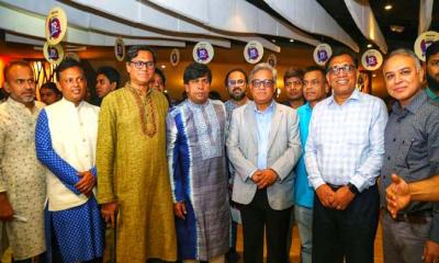 ঢাবি শিক্ষকদের নিয়ে ‘মুজিব’ সিনেমা দেখলেন উপাচার্য
