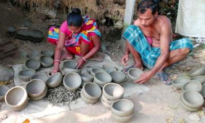 আগের মতো ঘোরে না কুমারপাড়ার চাকা