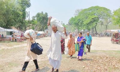 স্নানোৎসবকে ঘিরে উৎসব মুখর ব্রহ্মপুত্র