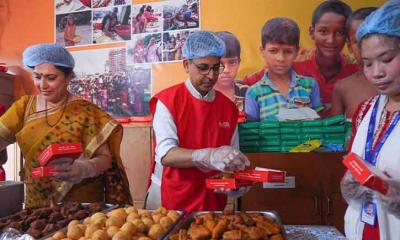 স্ত্রীসহ বিদ্যানন্দ ফাউন্ডেশন পরিদর্শনে ভারতীয় হাইকমিশনার