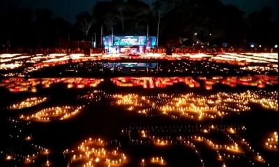 লাখো মোমবাতি জ্বালিয়ে ভাষা শহীদদের স্মরণ