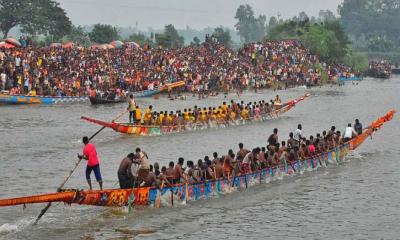 ইছামতী নদীতে নৌকাবাইচ অনুষ্ঠিত