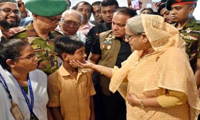 অসহায় শিশু রাব্বির দায়িত্ব নিলেন প্রধানমন্ত্রী