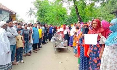 ছাত্রীর জানাজায় এসে গণপিটুনির শিকার প্রধান শিক্ষক