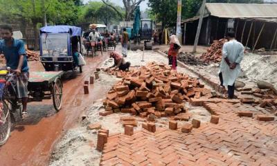 দৌলতপুরে সড়কের সংস্কার কাজ শুরু