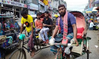 একাধিক পুলিশ বক্সে রিকশাচালকদের হামলা